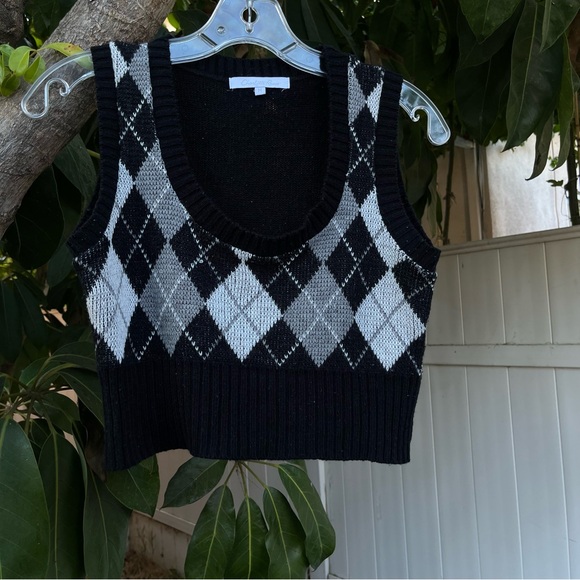 Vintage Y2K Charlotte Russe Argyle Cropped Sweater Vest. - Picture 2 of 4